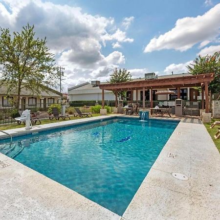 Best Western Post Oak Inn Burnet Екстериор снимка