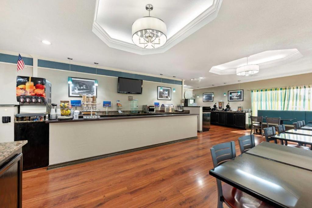 Best Western Post Oak Inn Burnet Екстериор снимка