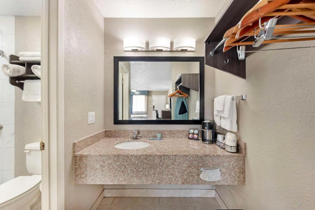 Best Western Post Oak Inn Burnet Екстериор снимка